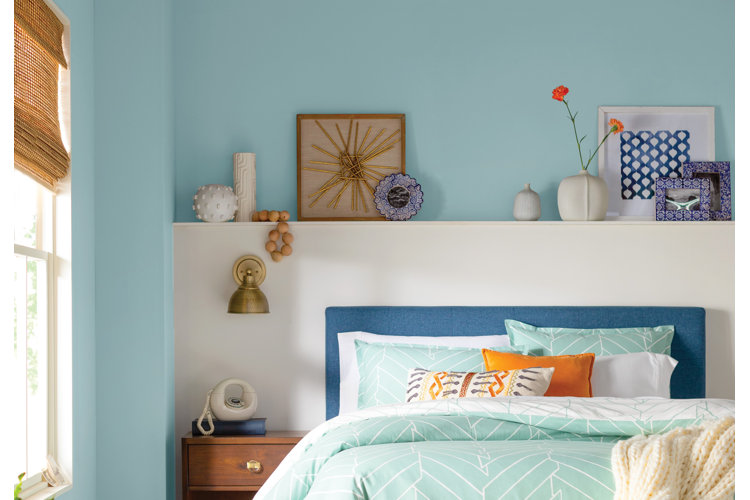 Shelf store above bed